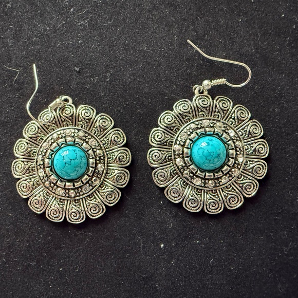 Jewelry - Women’s Turquoise Colored Costume Jewelry Earrings